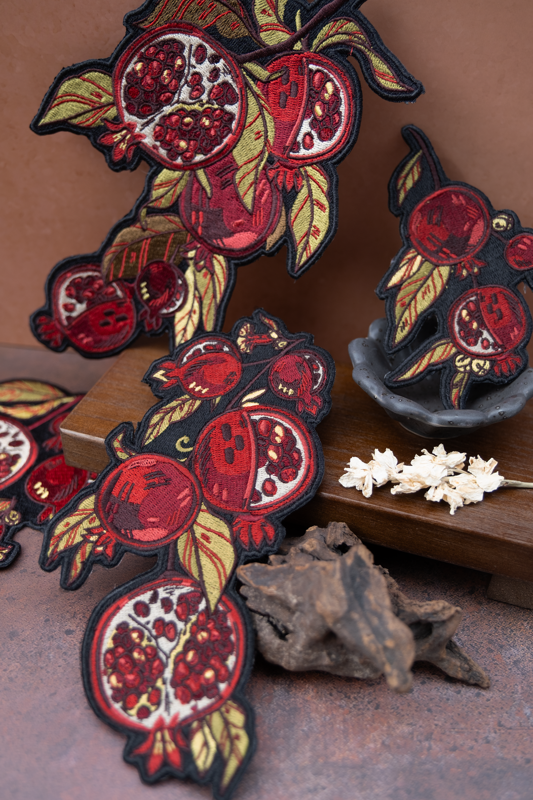 PRESALE [IRON-ON EMBROIDERED PATCH] Scarlet Garden