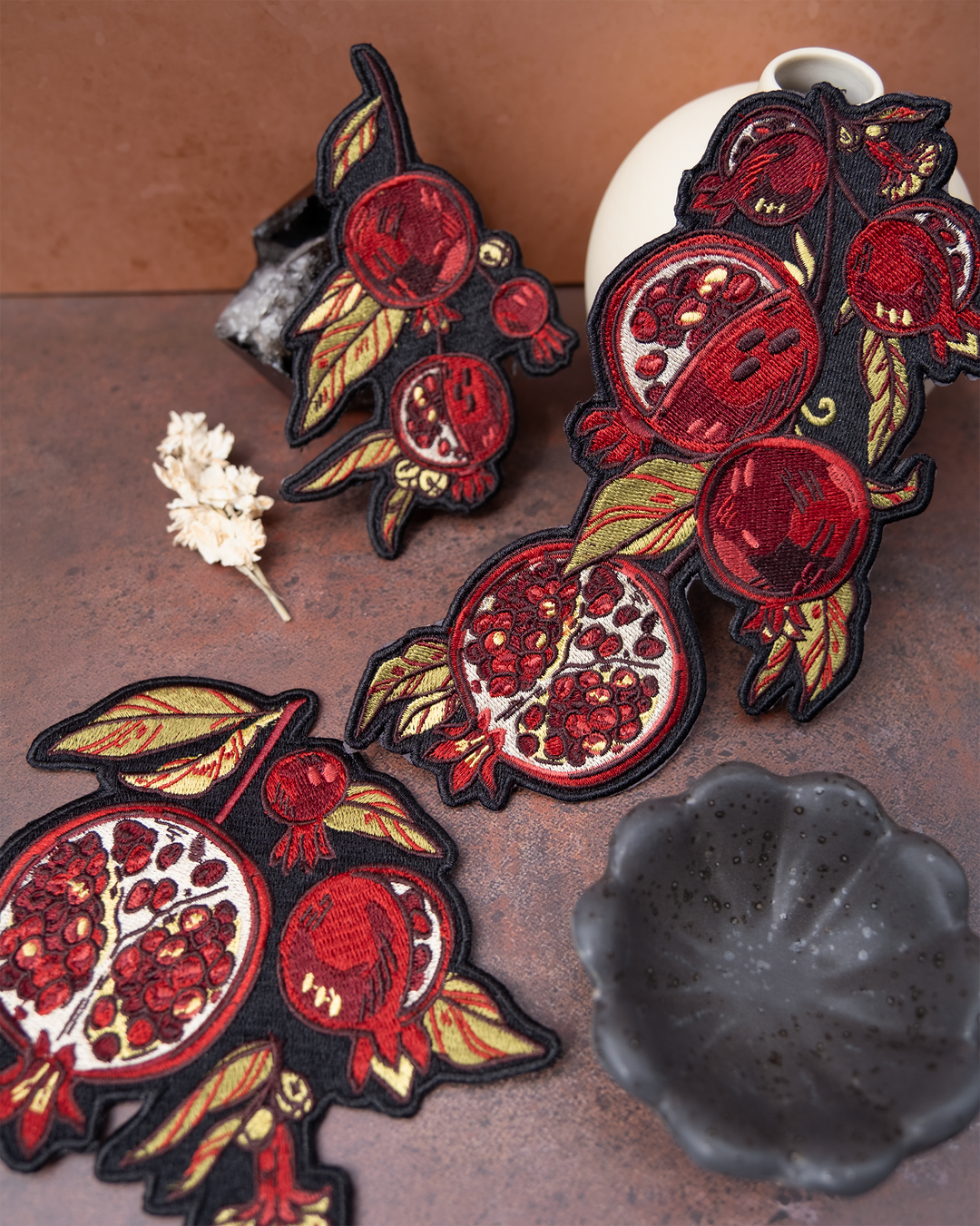 PRESALE [IRON-ON EMBROIDERED PATCH] Scarlet Garden