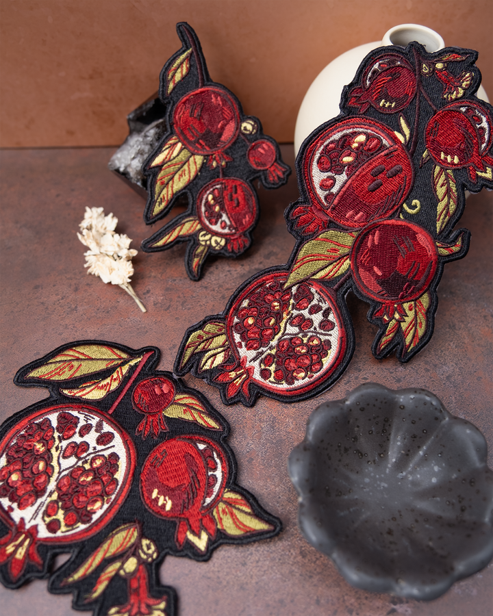 PRESALE [IRON-ON EMBROIDERED PATCH] Scarlet Garden